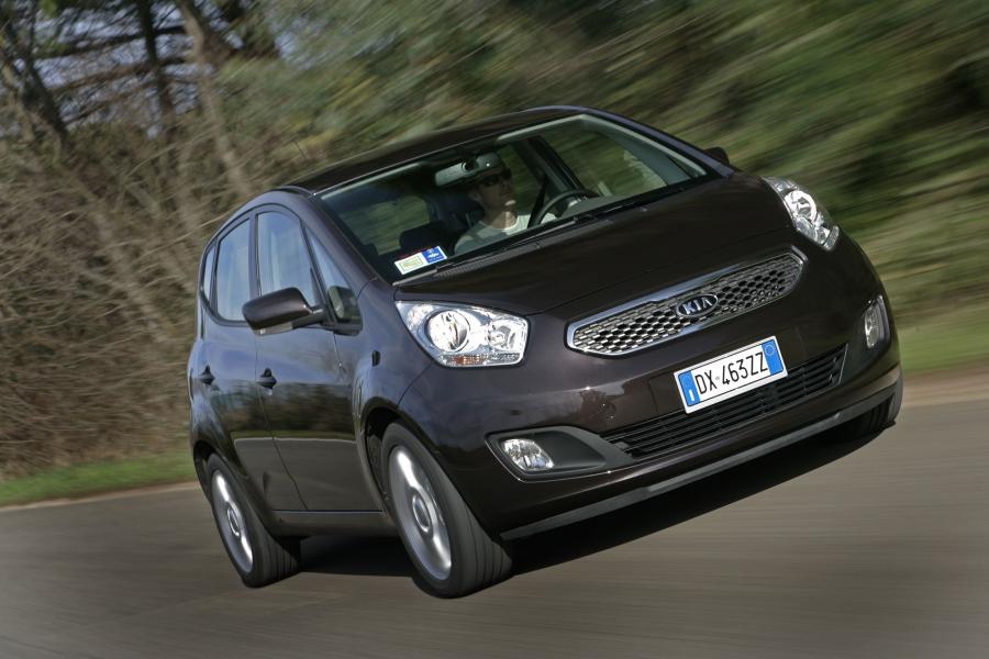  Kia Venga 2010 года  (фото 37 из 199)
